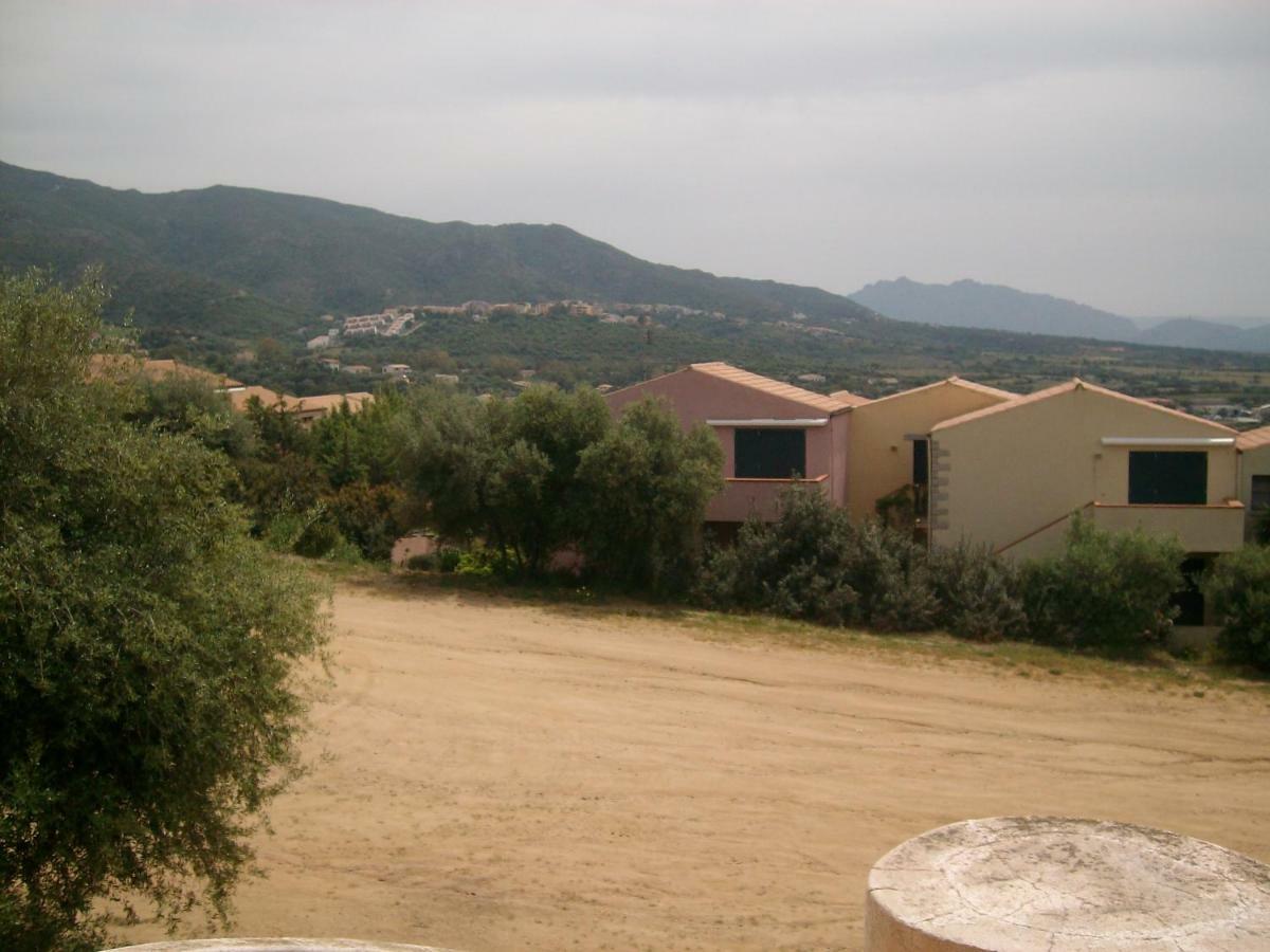 Villa Il Geranio Badesi Exterior foto